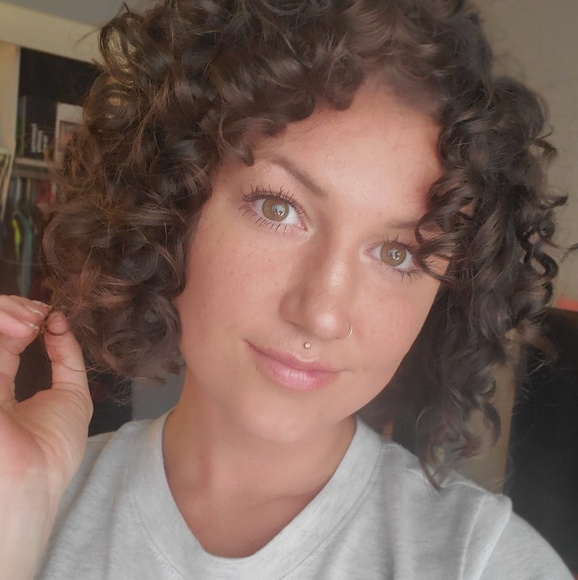 Meet your Posher, Ashley - Picture 2 of 2